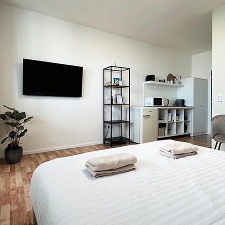 Air-Conditioned Studio, Close To City Centre & Tram Stop Bratislava Buitenkant foto