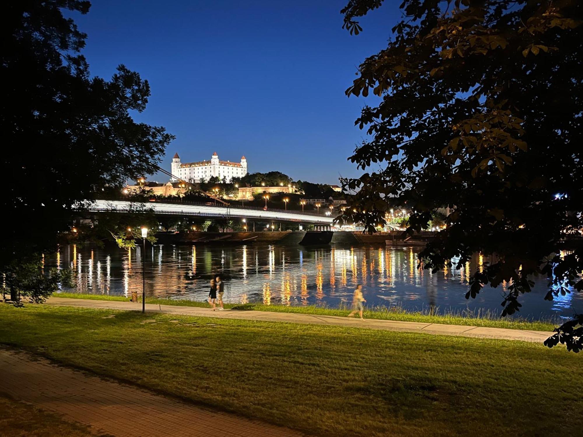 Air-Conditioned Studio, Close To City Centre & Tram Stop Bratislava Buitenkant foto