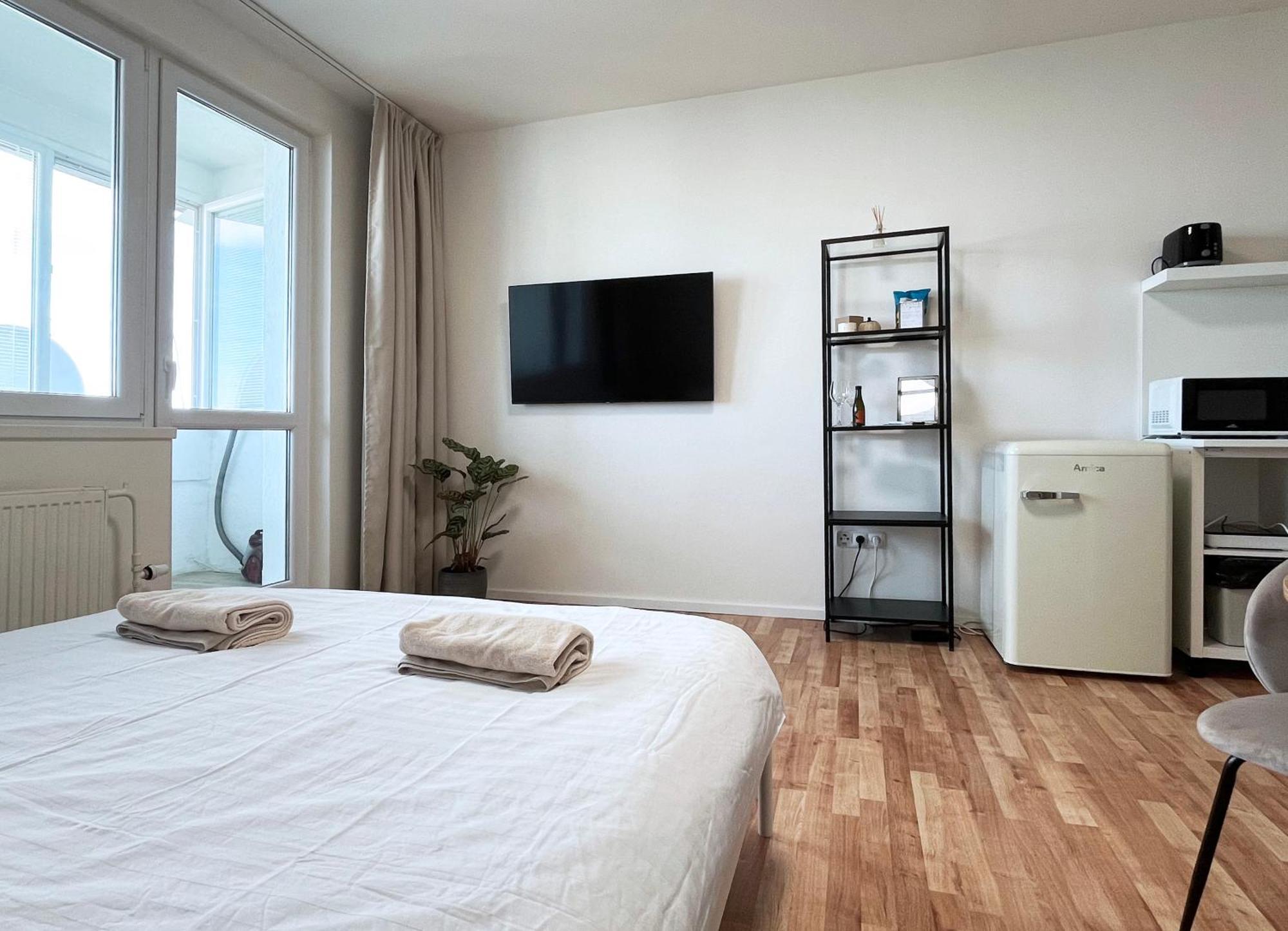 Air-Conditioned Studio, Close To City Centre & Tram Stop Bratislava Buitenkant foto