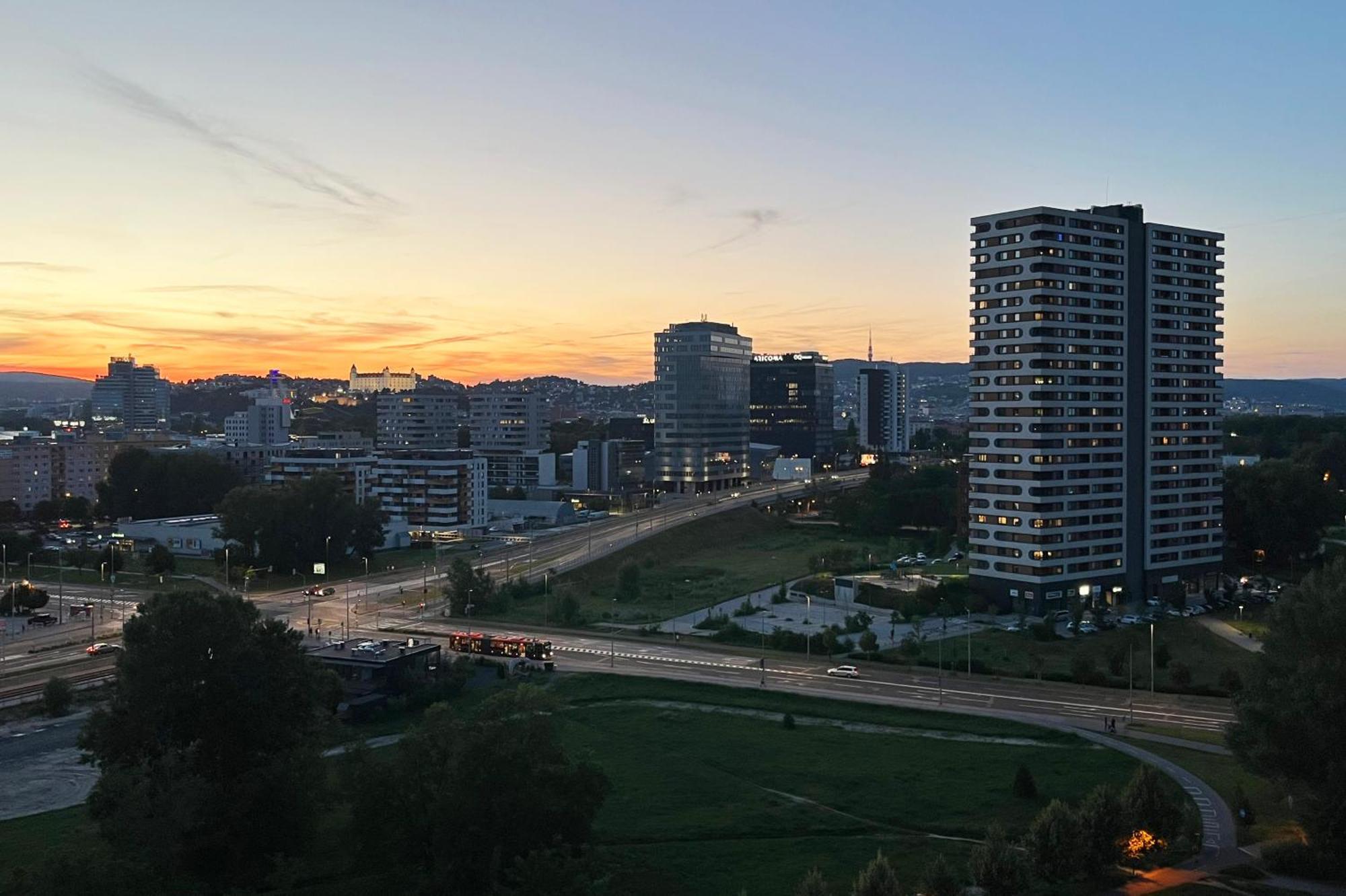 Air-Conditioned Studio, Close To City Centre & Tram Stop Bratislava Buitenkant foto